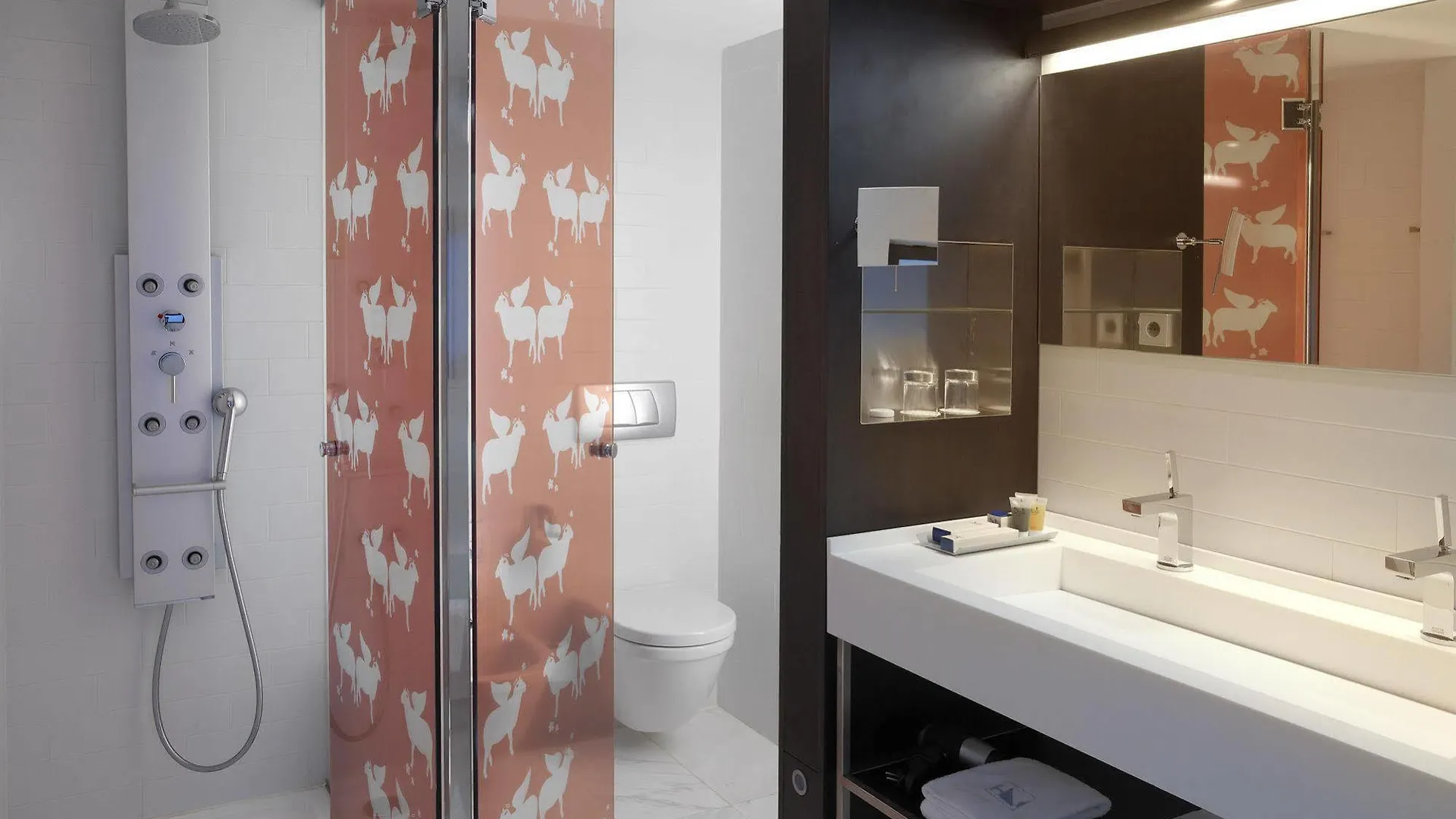 Ikonik Angli Hotel Barcelona